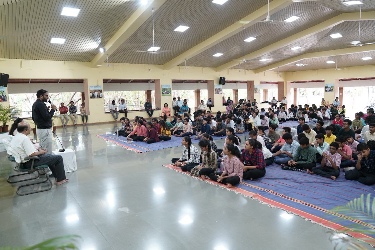 anubhutischool's tweet photo. Absolutely captivating and unparalleled session by Shri. Abhijit Raut, DM - Jalgaon &amp; Dr. Anuradha Raut, Dental Surgeon, GMC, Jalgaon.

Session not only inspired students to work hard n excel in life but also lead to abundance of knowledge blended with values n virtues of life. https://t.co/4VGuOKOKAT