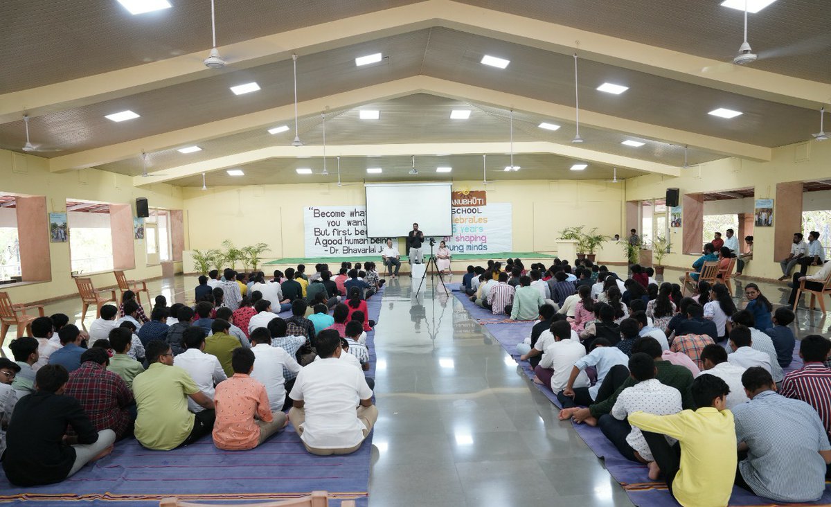 anubhutischool's tweet photo. Absolutely captivating and unparalleled session by Shri. Abhijit Raut, DM - Jalgaon &amp; Dr. Anuradha Raut, Dental Surgeon, GMC, Jalgaon.

Session not only inspired students to work hard n excel in life but also lead to abundance of knowledge blended with values n virtues of life. https://t.co/4VGuOKOKAT