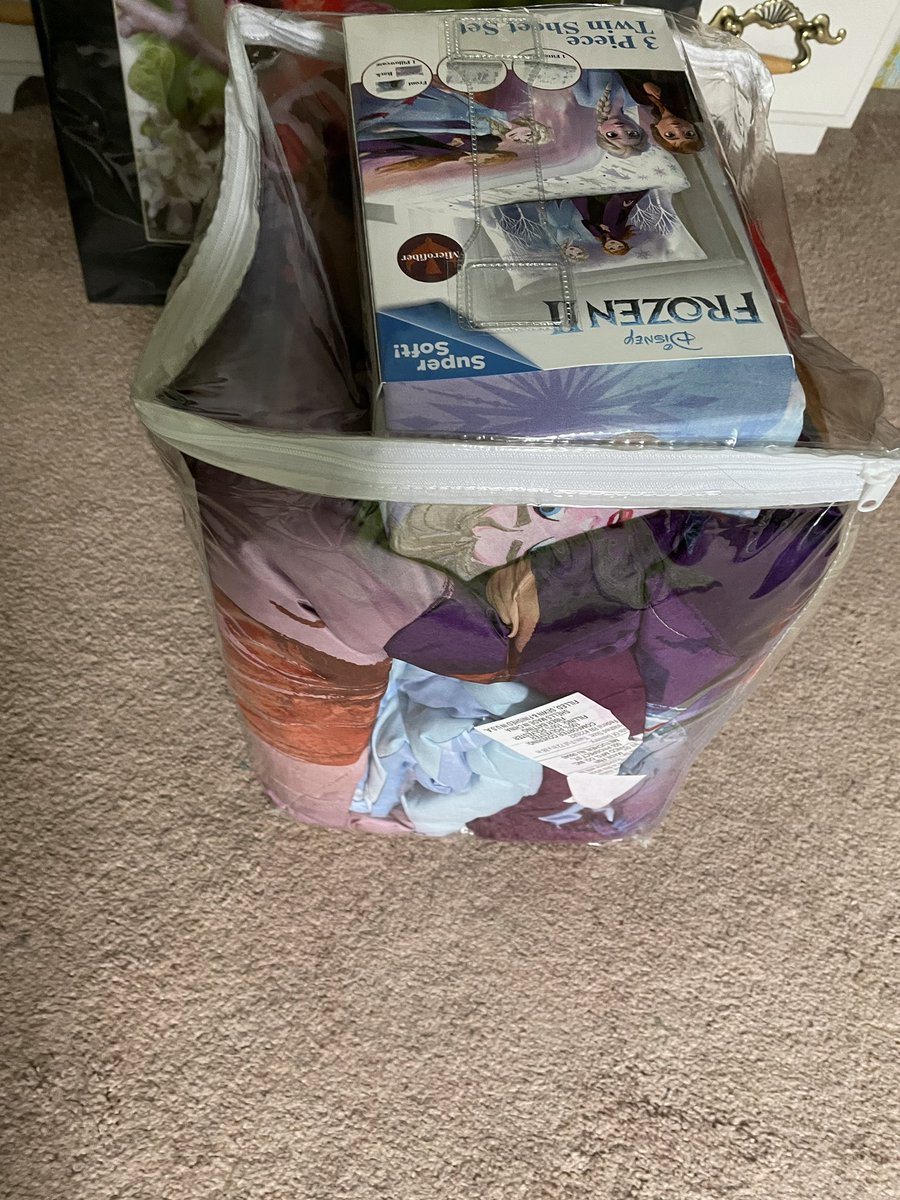 Tiara_Princess7's tweet photo. Look! My Frozen bedding just arrived! ✨❄️✨ #Frozen2 #frozen #disney #disneyfrozen #disneyfrozen2 #anna #elsa #princessanna #queenanna #queenelsa #disneyanna #disneyelsa https://t.co/4ZpoVd6Qej