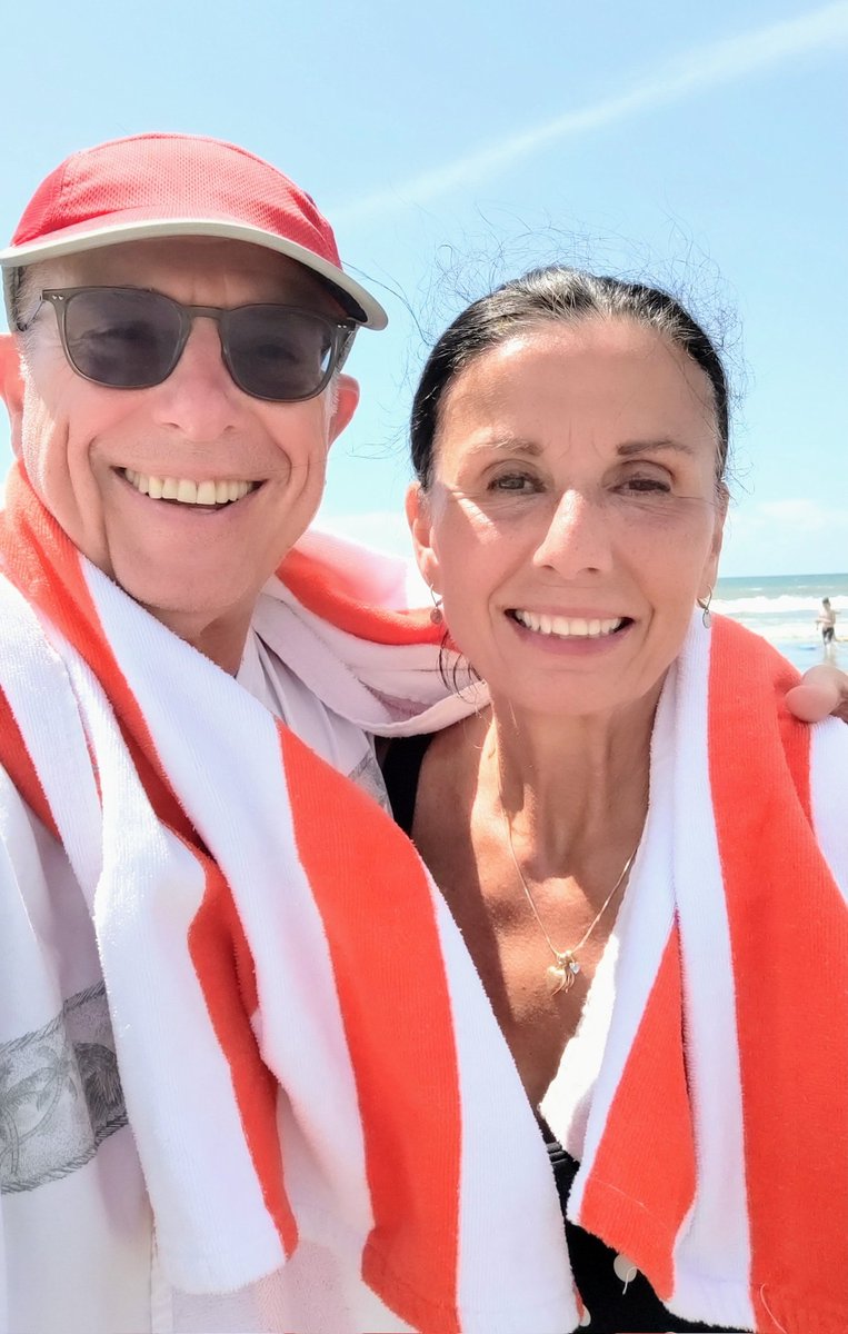 great2run's tweet image. 0 miles today! Rest day with Joanne at the beach. Warm salt water feels great on the feet and legs! Run well. #cepcompression #headsweats