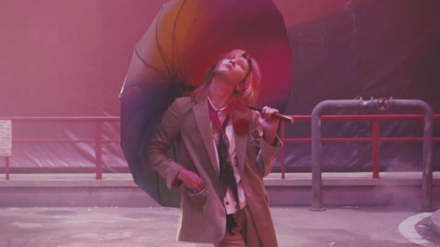 Mino mentioning an umbrella and a dreamer (몽상가), the word for dreamer that also means someone who chases rainbows... its clearly a nod to GD in the M/V

그가 썼던 우산 안 쪽
녹슨 자국들이 속상해
철이 든 몽상가의 한숨에
내 모습이 오버랩 돼버려