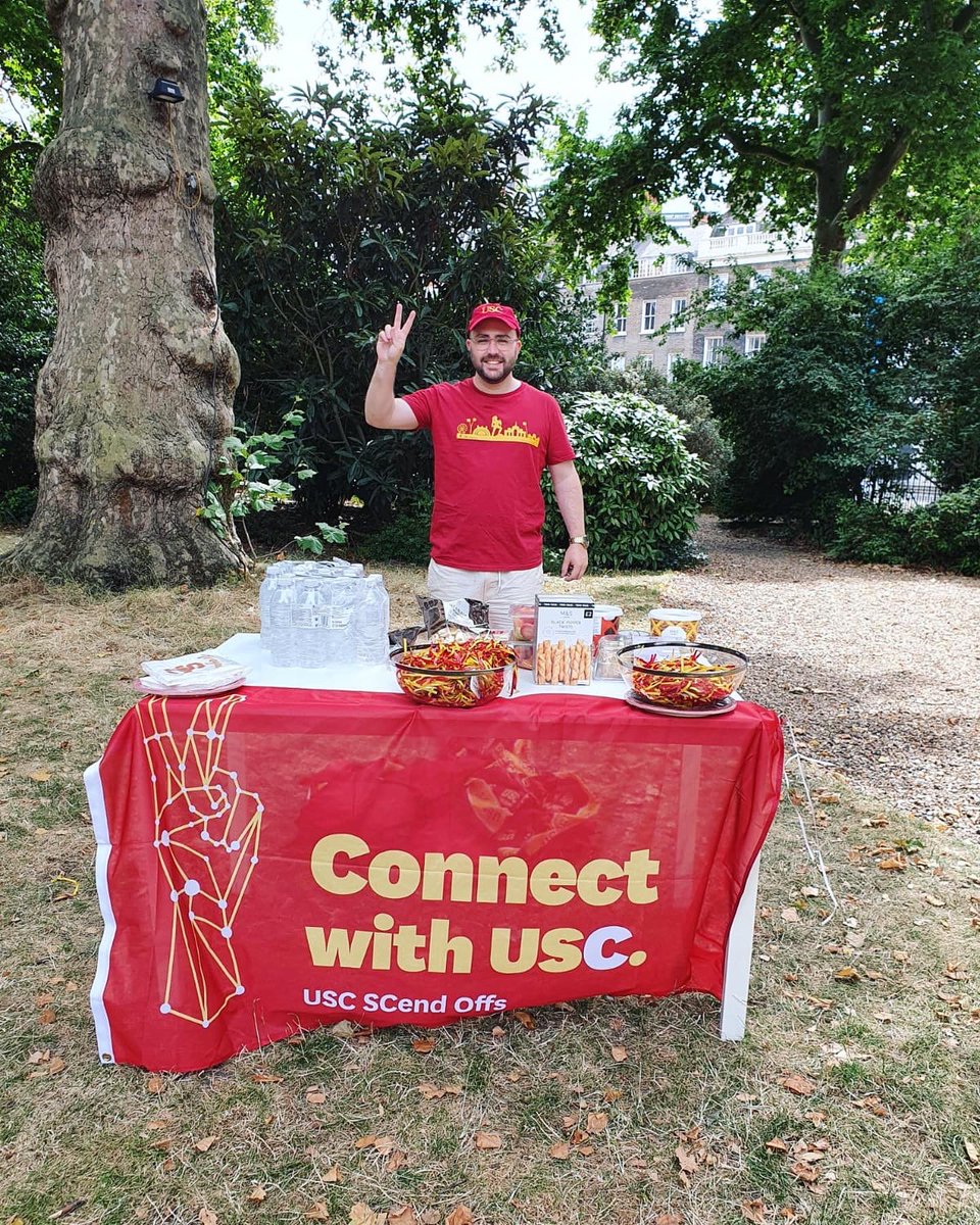 USCLondonOffice's tweet photo. The sun was shining for London SCend Off 2022 ☀️✌️
#scendoff #usc #fighton https://t.co/f6ZSBN46UE