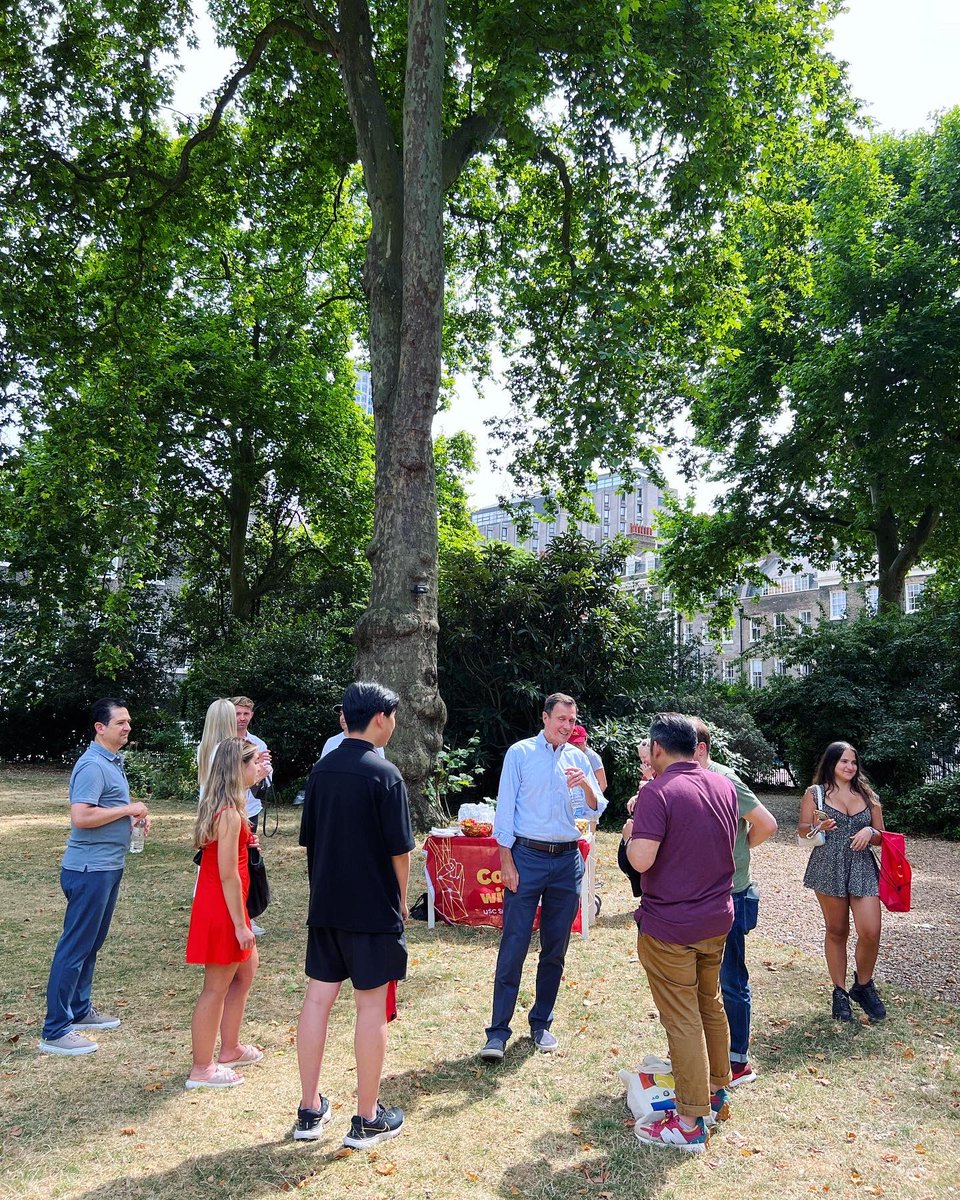 USCLondonOffice's tweet photo. The sun was shining for London SCend Off 2022 ☀️✌️
#scendoff #usc #fighton https://t.co/f6ZSBN46UE