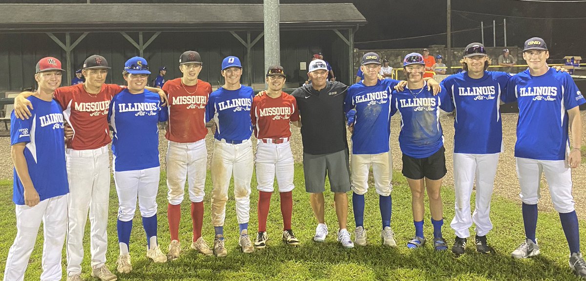 cgbaseballquin1's tweet photo. A great night about hrs of hard work, talent and lifelong friendships through the game we love.  Fun to see these 10 CGB alums on the field together one last time!  #CGFam #CGB2022 #WinTheDay @cgacademy50 https://t.co/omCL4BWATT