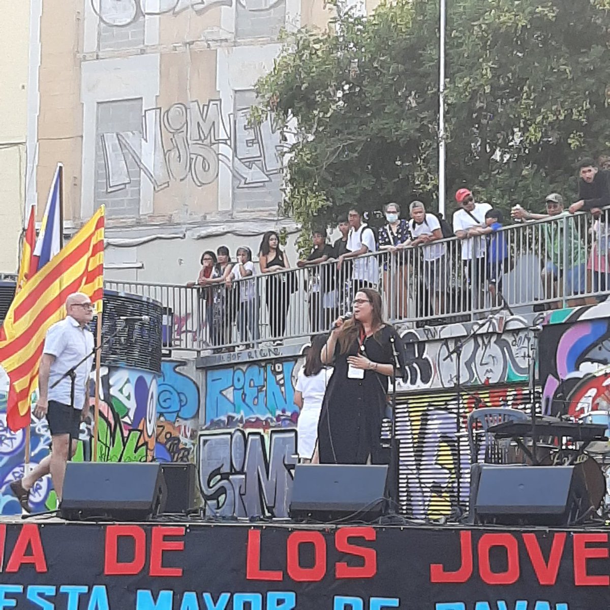 Barea_Julia's tweet photo. 🇵🇭“El Futuro es de los jóvenes” con este lema hay querido celebrar la Comunidad Filipina la Fiesta Mayor del Raval. Gracias Tita Macrina i Tita Bella por dejarnos formar parte de este día y por “adoptarnos” como si fuéramos de vuestra familia #FMRaval #CiutatVella https://t.co/CvvEBok9jw
