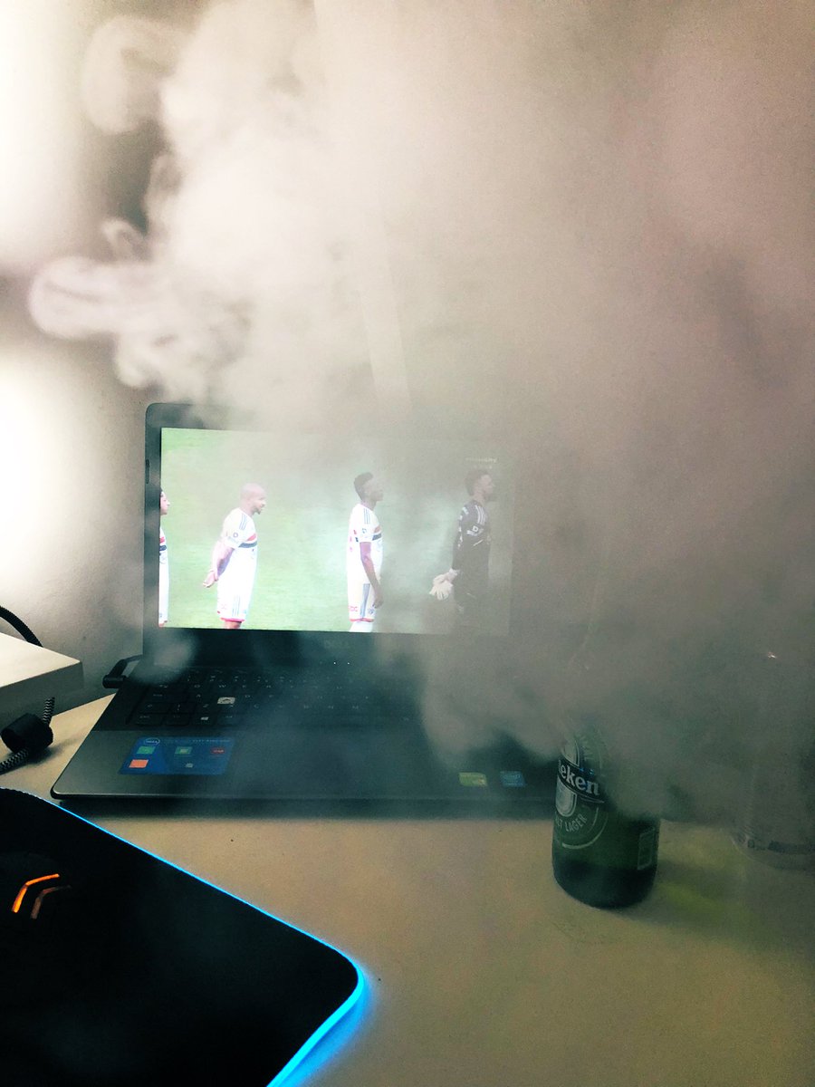 chocohinz's tweet photo. Bora tricolor #spftv #spfc #SAOxFLU https://t.co/BnhOzT88LX