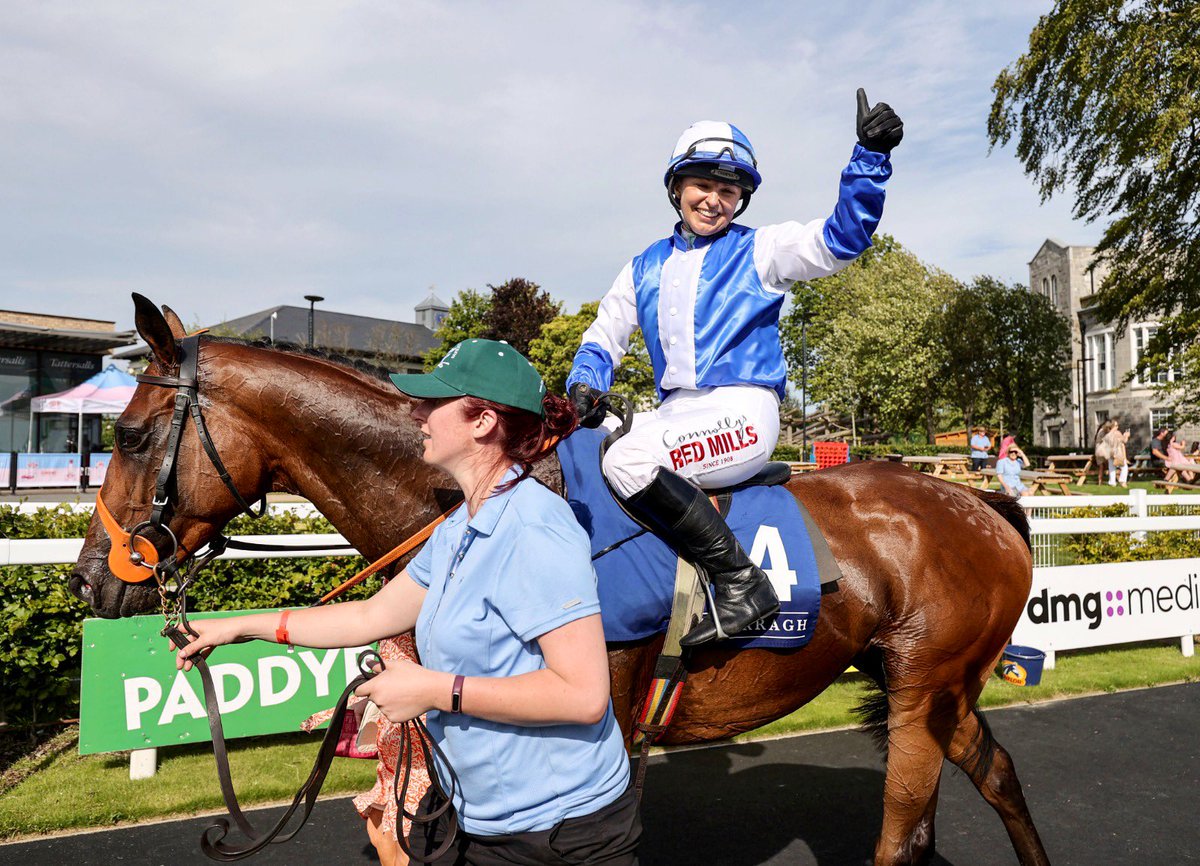 carolineBdavis's tweet photo. My sister @JanemDavis84 just won a race @curraghrace 🙌🙌🙌 having both worked &amp; lived here, and for many other reasons .. this was truly a magical moment!!  I couldn’t be prouder … Congratulations you absolute legend… my hero!!! #@CorinthianChall @InjuredJockeys 👏👏👏 https://t.co/TmkzeUStbO