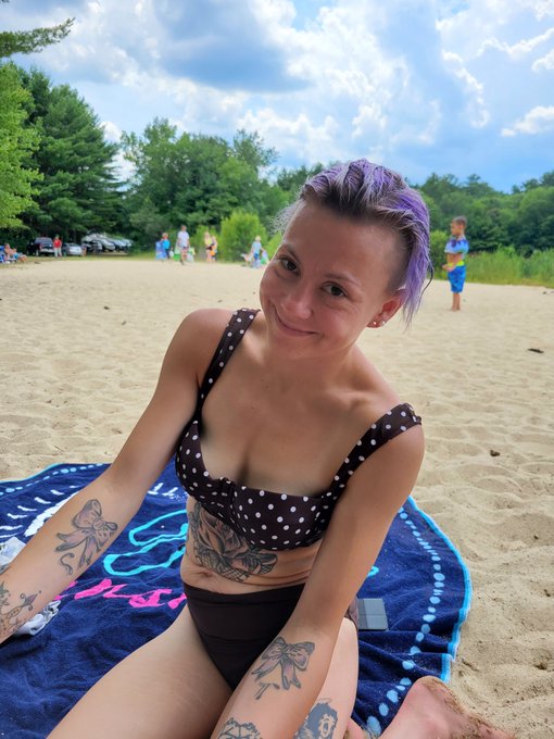 My wife is gorgeous https://t.co/1vx3XydqjA