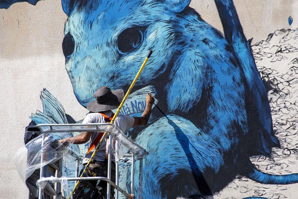 TottusinPari's tweet photo. CAGLIARI URBANFEST, GENERAZIONI METROPOLITANE: IL NUOVO MURALE DI ERICAILCANE A SANT’ELIA
https://t.co/IBmILqM2Pr https://t.co/kSxPFe1Lxo