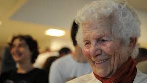 aur_rousseau's tweet photo. Immense tristesse à l’annonce du décès de Josette Roucaute. Militante communiste, résistante, déportée à Ravensbrück, officier de la Légion d’honneur. Une grande figure et une belle personne qui a éclairé mon enfance. Une des écoles de Saint Hilaire de Brethmas porte son nom. https://t.co/iKl8YJv6el