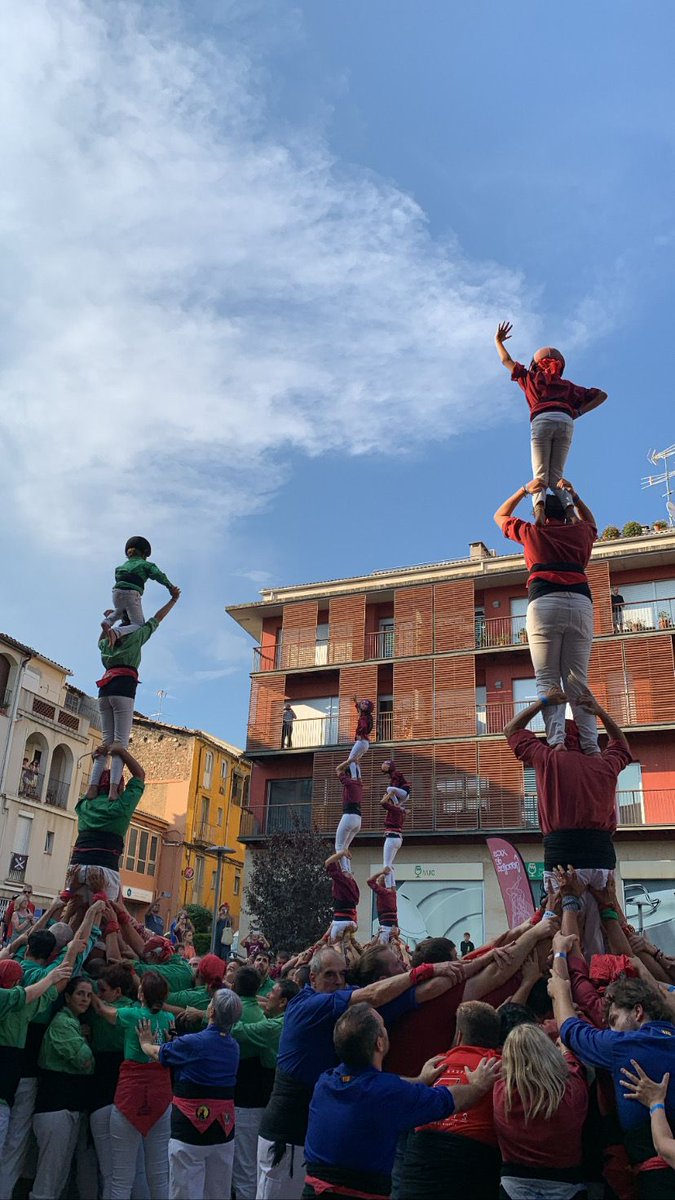 castdeMallorca's tweet photo. A Berga, 17/07/22
Després d’haver pogut gaudir d’un magnífic cap de setmana amb els @Airenou, @MuixeDeLaPlana, @XicsGranollers i @cdberga; ha sigut un autèntic plaer compartir plaça amb vosaltres. Castellers de Berga, ens hem sentit molt ben acollits/des; gràcies! Arreveure! https://t.co/wjp7HVSItm