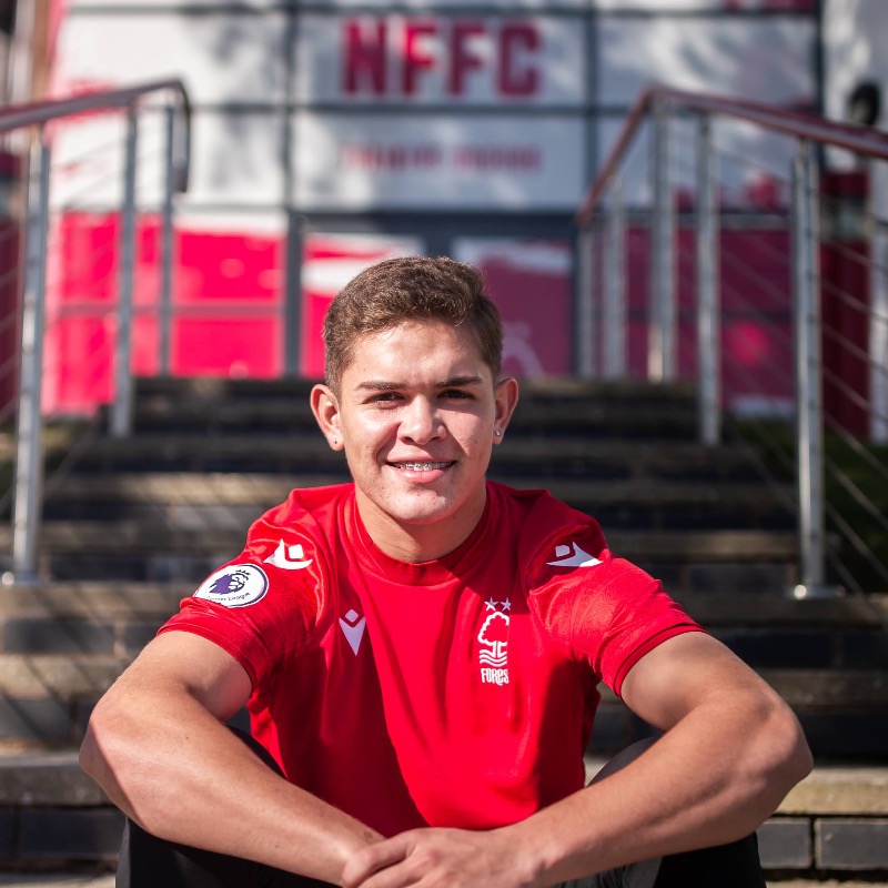 NFFC's tweet photo. 𝗚𝗔𝗟𝗟𝗘𝗥𝗬: 𝗕𝗥𝗔𝗡𝗗𝗢𝗡 𝗔𝗚𝗨𝗜𝗟𝗘𝗥𝗔 📸 

View a selection of images as @fedefutbolcrc international @Brandon_l0 signs for The Reds 🤩  

🌳🔴 #NFFC | #PL