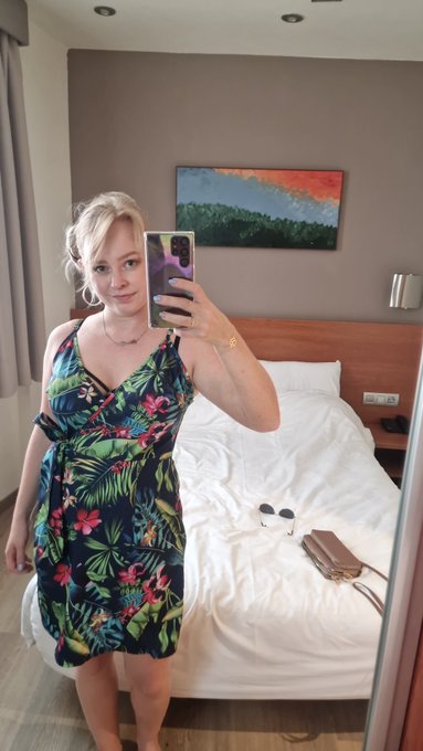 Left or right? 😇 https://t.co/XnykVwlm6o