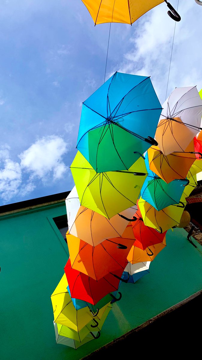 Ticketybooo's tweet photo. No umbrellas required today. Need aircon it’s hot 🥵 🥵☀️☀️🏜🌤 and 🍺🍹🧋🧊🍺 #hottestdayoftheyear #bakinghot #tropical #ireland 😁😎🌴🏖🏝#umbrella ☂️⛱ #Kilkenny @deric_tv @WeatherCee @barrabest @linzilima @geoff_maskell @Louise_utv @WeatherAisling https://t.co/N8Npa6iX4l