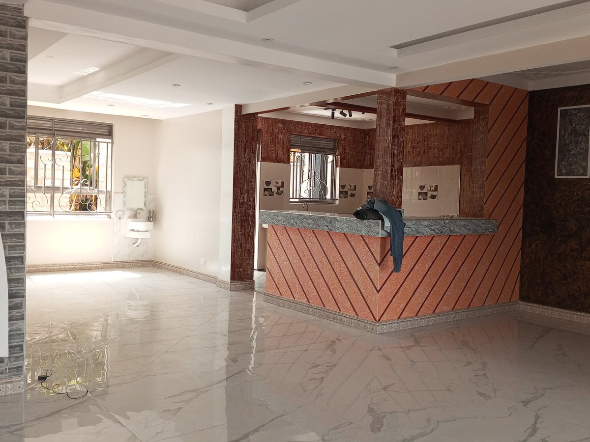 shukranproperty's tweet image. Flat House 🏠For Sale!!!
5bedrooms 4bathrooms , open kitchen,located in  Kitende, Entebbe Road at #680M with ample parking space and Seated on 13decimals, located in the well organized neighborhood, Ready approved land tittle,..
For inspection call 0706592177