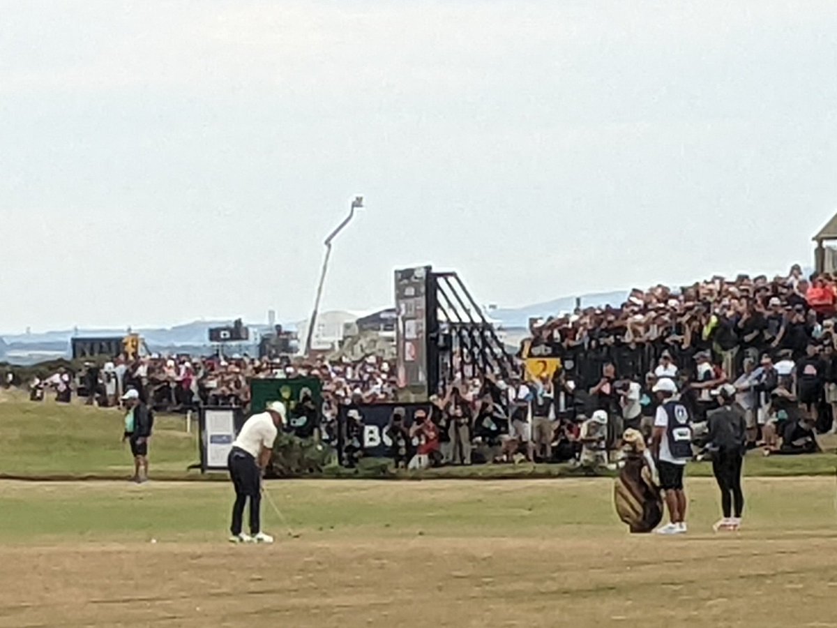 Worse ways to spend a Sunday than watching the <a href="/TheOpen/">The Open</a> at <a href="/TheHomeofGolf/">St Andrews Links</a> ⛳

Started the week off hoping for a McIlroy 🇮🇪 win but Cameron Smith's 🇦🇺 mullet has divided my loyalties 

All to play for 🏆