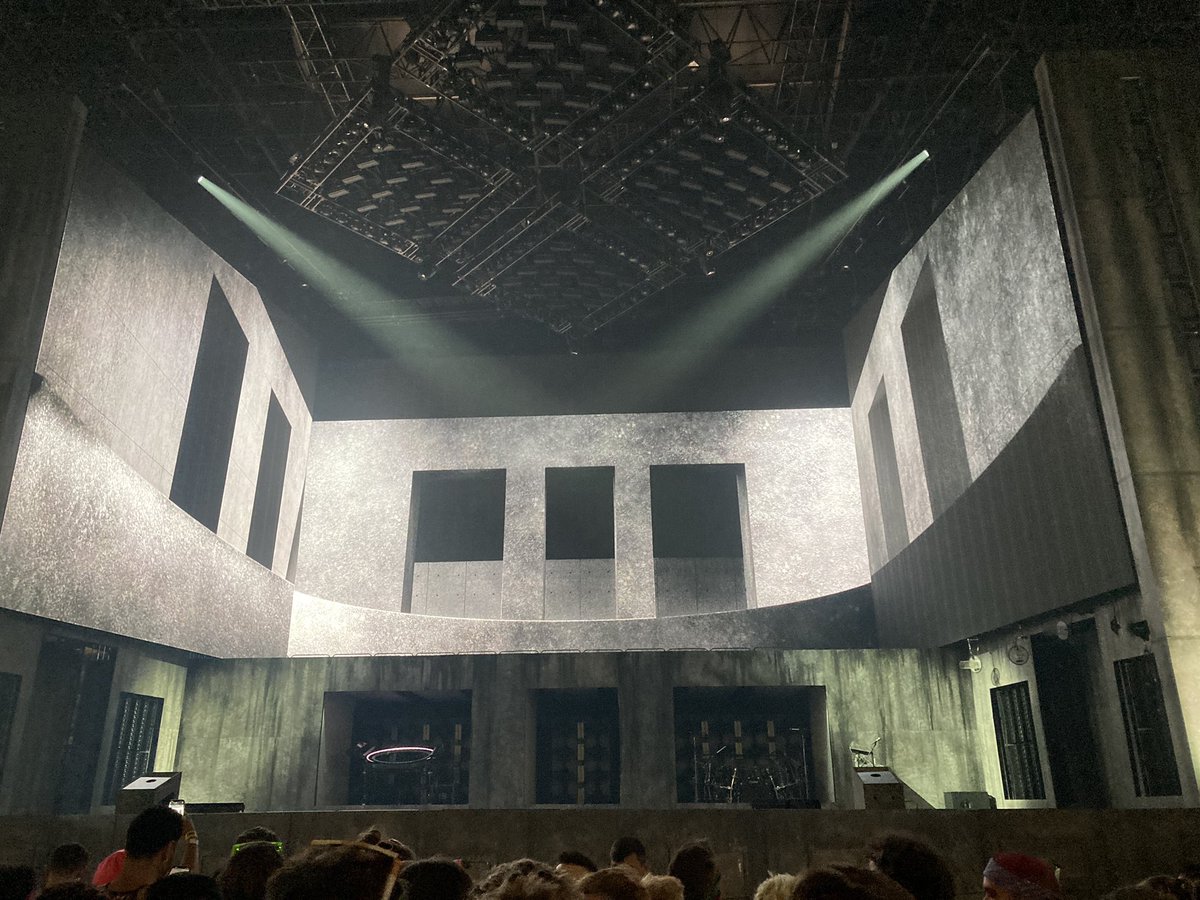 TheNinette's tweet photo. Spoiler: #ChromaticaBall Stage https://t.co/fcsCN2E9Dy