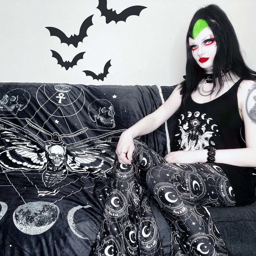 toofastclothing's tweet photo. 🦇 @victorialovelace looks dreamy in the 🔮 Magic Crystal Ball Flare Pants 🔮 and we predict that you too will look amazing wearing these witchy bell bottoms ✨ #toofastclothing #witchfashion #witchstyle #gothclothing #bellbottompants #flarepants #gothlife https://t.co/WiZFgnNPk2