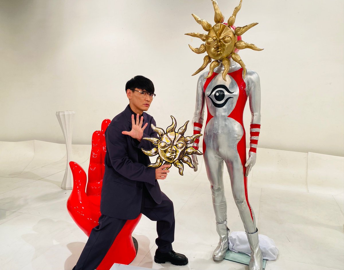 なんだこれは 岡本太郎の世界観を70年代特撮風に展開する Taroman がべらぼうすぎる Togetter