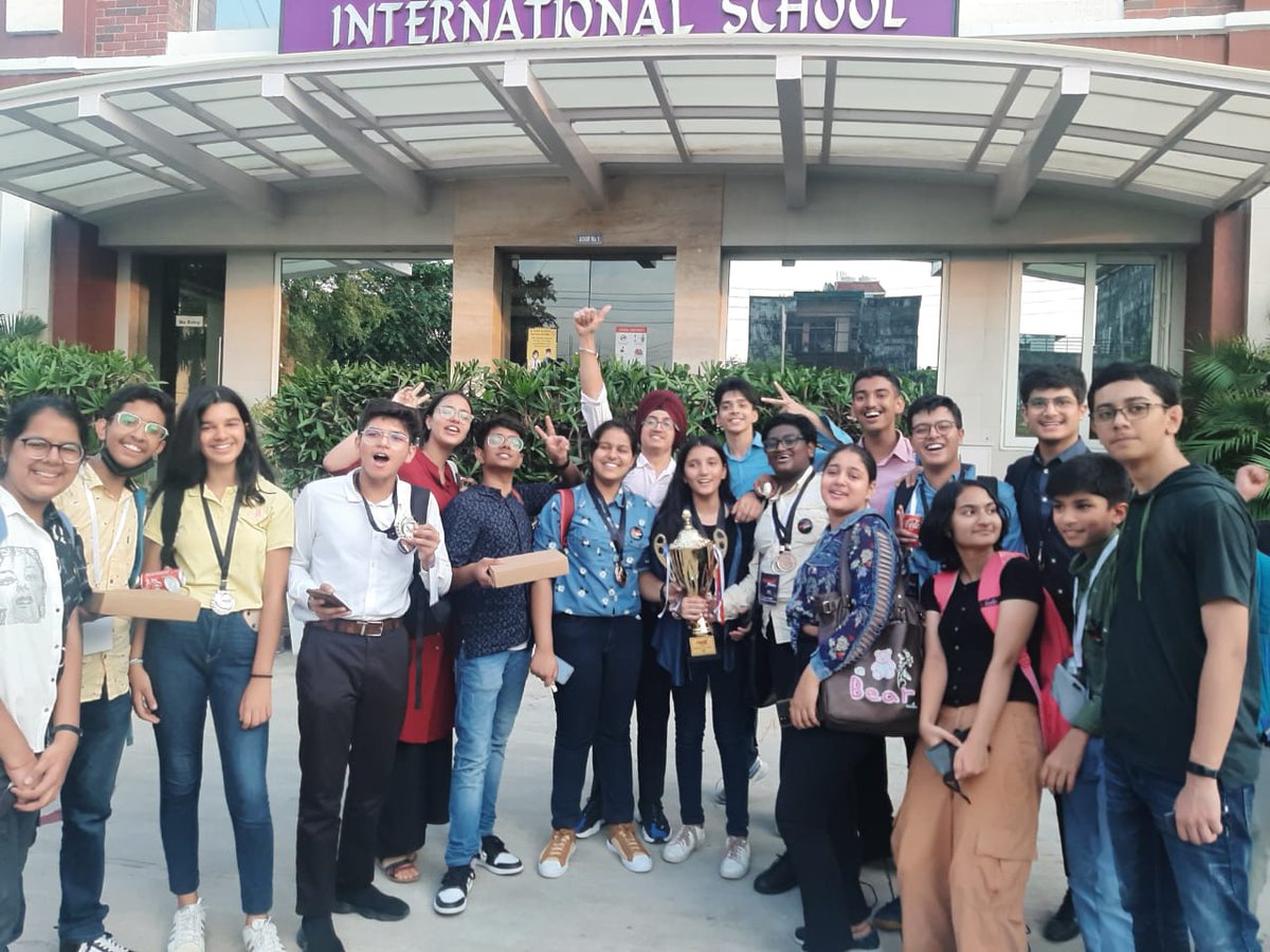 MuktaSh14821864's tweet photo. Kudos to Mahabehes runners up, awarded gold, silver and bronze medals-ever so proud of these dynamic group of people, our Ahlconites @y_sanjay @pntduggal @ashokkp @kandhari_ekta @kavita_girdhar @MonimallikaM @Shambhuj007 https://t.co/jugkfz7oSc