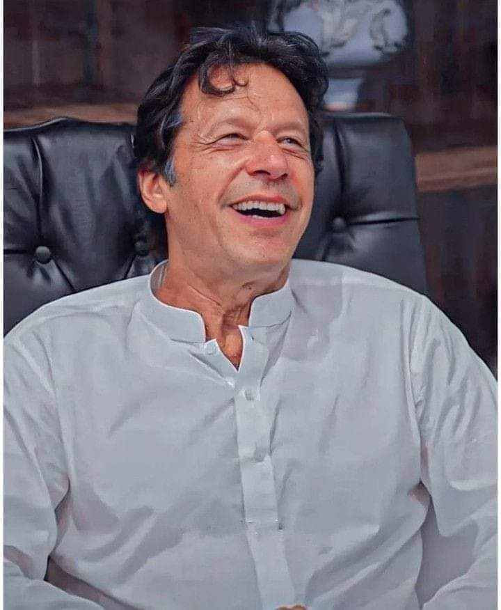usama_speakz's tweet photo. ایک ڈائری کو لیکر نکلنے والا اپنا پورا لشکر لیکر واپس آرہا ہے ✌️
#ImranKhanForPakistan #imrankhanPTI #Imrankhan #ByElection2022 #Elections2022 #ByElectionsPunjab #پنجاب_بلے_دا #پنجاب_کپتان_کا #پنجاب_تحریک_انصاف_کا #عمران_خان_بچائےگا_پاکستان https://t.co/T6790WEwbn