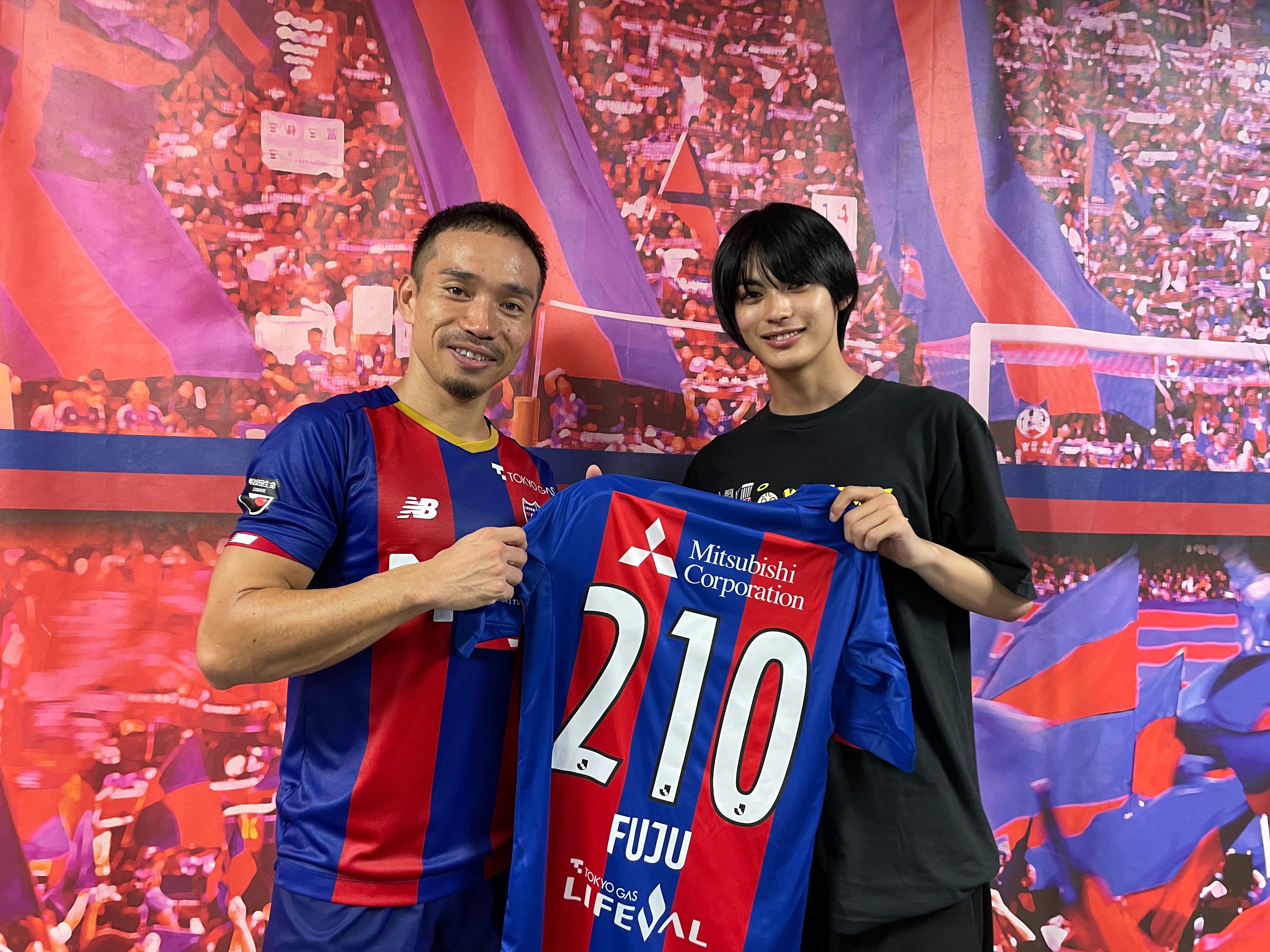 Fc東京 公式 9 3 H 横浜fm戦 Lifewithfctokyo 昨日の磐田戦 俳優の 神尾楓珠 さんがfc東京の応援をしに来場してくださいました 神尾さんには 長友佑都 選手からユニフォームをプレゼント 神尾さん ありがとうございました