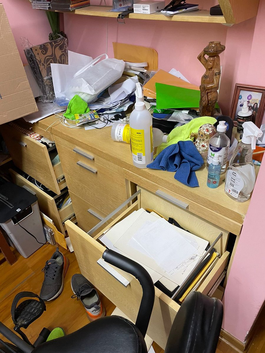 Hcoya's tweet photo. El 3 de diciembre de 2021 regresé a mi casa alrededor de las 8:30 p.m. Descubrí que ladrones habían irrumpido en ella. Todo el departamento se encontraba revuelto. Pero lo que sucedió después realmente me sorprendió Abro 🧵 https://t.co/zpCnvn3kxb