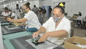 Amado22219385's tweet photo. Desarrollar nuestras capacidades productivas y hacerlo desde adentro, es más prosperidad y bienestar para nuestro pueblo. #Cuba #CubaPorLaPaz #CubaEsAmor @Lgarcial4 https://t.co/rRuT8D7l2t