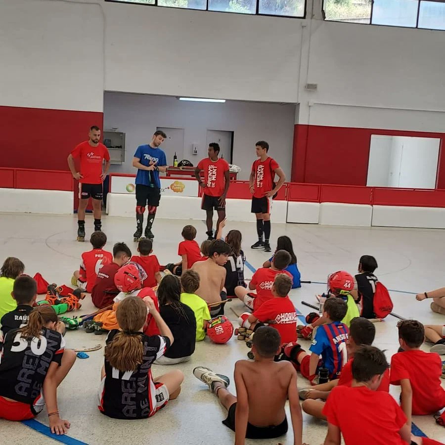 amunthoquei's tweet photo. Aquesta setmana ens ha visitat el jugador del primer equip, @alexjoseph_4 !!
#tecnificacio #hoquei #hoqueipatins #hoqueibase #oklliga #arenysdemunt #maresne https://t.co/GpVrdwvhzf