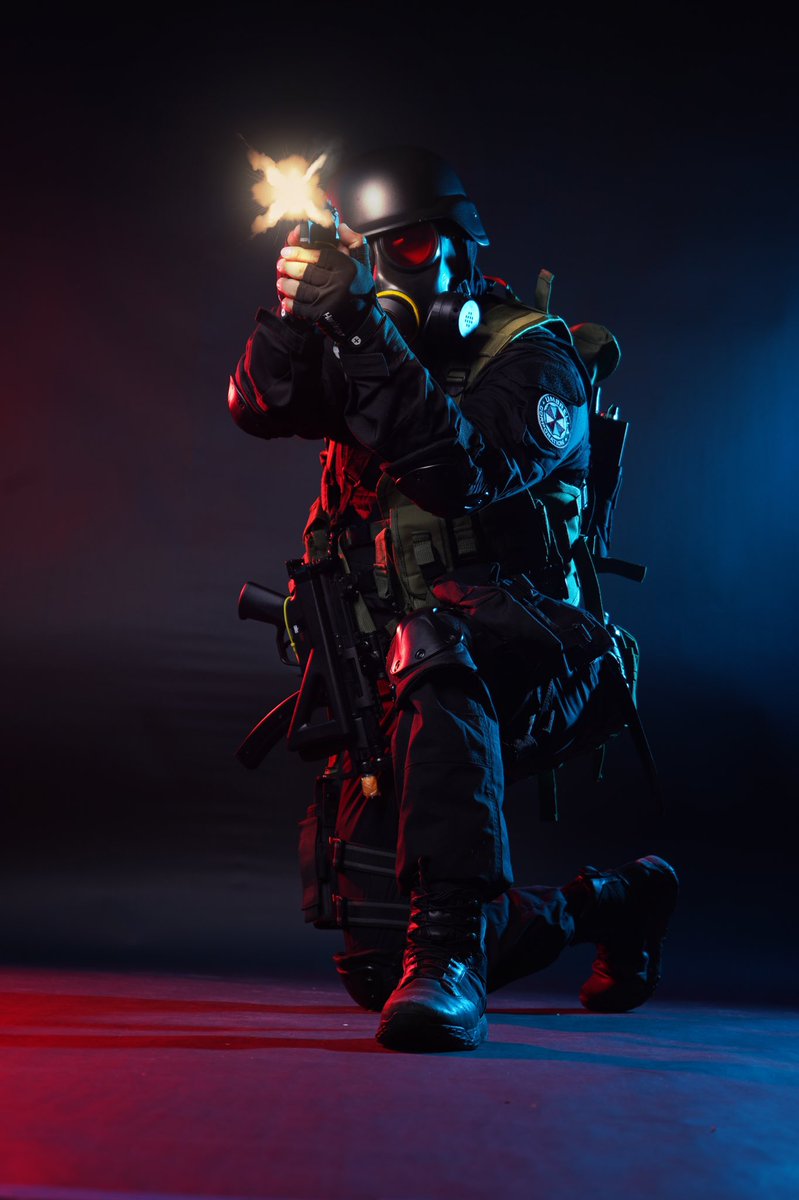 TrapLord_Vader's tweet photo. Professional pics I got done at #corpuschristicomiccon . I cosplayed as HUNK from #ResidentEvil . #ResidentEvilNetflix https://t.co/IYf3ZCeGyF