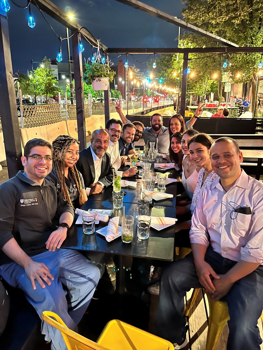 Chris_Velez_MD's tweet photo. Boricuas en medicina - so proud of the Puerto Rican physician community at MGH! From students and trainees to faculty members: ¡orgulloso de nuestra comunidad! @LaFabricaCentra, @jossieantoinette, @EJFloresMD @Jbetancourtpr, @MGHEquity https://t.co/NGUhToNpWS