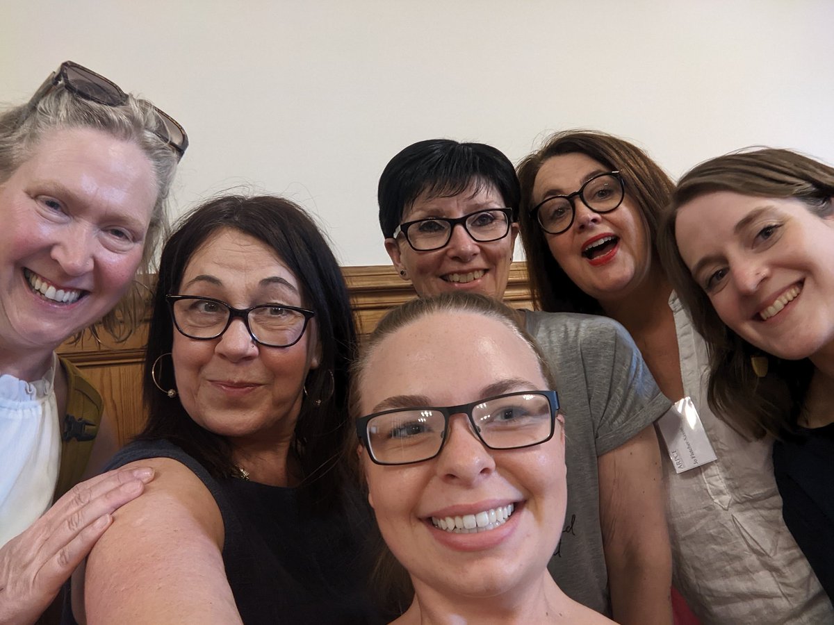 WildeJuels's tweet photo. When you work on a Sunday but it ends like this #arpce22 @LouMycroft @PurpleKerry1969 @AbbieCairnsArt @JFletcherSaxon https://t.co/5lC0UzAP7t