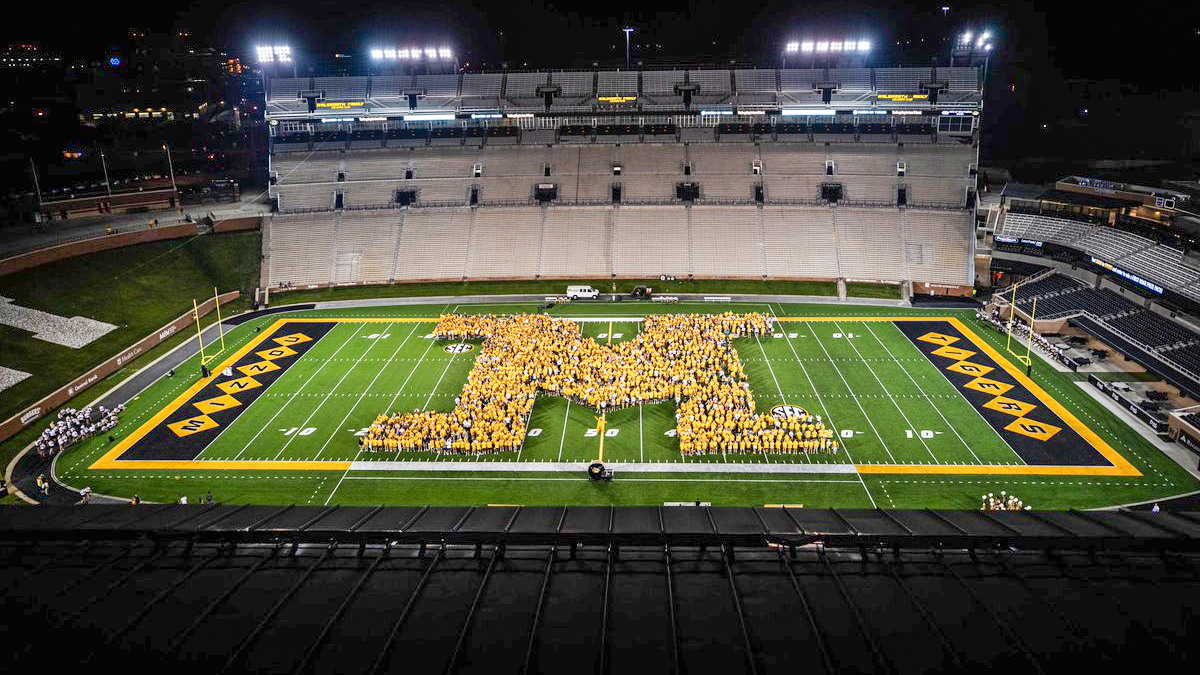 Mizzou's tweet photo. #Mizzou student move in officially begins ONE MONTH from today! We can't wait to welcome everyone back to CoMo 💛🖤

Welcome Week schedule ➡️ https://t.co/E8FQXvufiq https://t.co/X9r9smYnUD