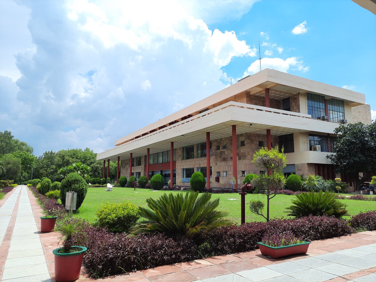 Er_NishaSolanki's tweet photo. Find a beautiful place and get lost!!!!!😍😊
#IgAudi
#NehruLibrary
#COAE&T
#love♥️
#BeautyOf #CCS,#HAU ,#Hisar
@satyender_HAS @BhagatY49394991 @drajayadav @satyawangrewal @yoyodeepjangra @DrNarenderHAU @SumatiDuhan @nitin_kumar97 @ https://t.co/yiuZtSuoQT
