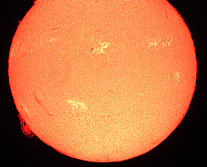 BosonDeGeek's tweet photo. El sol pega de lo lindo pero se dejar ver un poco con el coronado 40. Hoy a las 12:30. https://t.co/dDDaGp2qBh