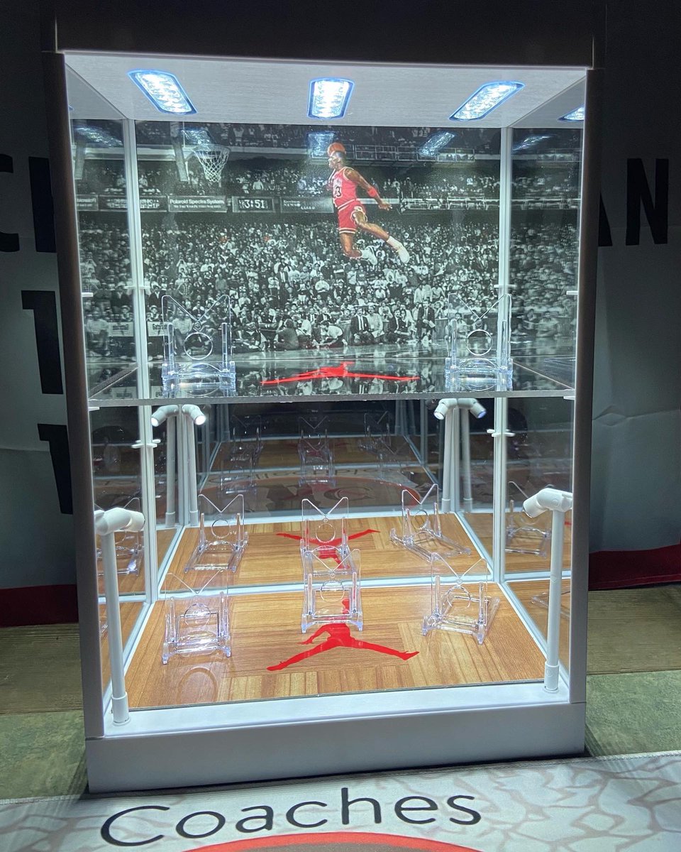 BReese01376963's tweet photo. New Michael Jordan custom display LED card cases. Man Cave or office ready! Great way to display your Jordan collectibles.

350$ shipped (US) 

Inside Dimensions: : 10.9 L x 6.9 W x 14.3 H

*Cards just for display not included

* Requires simple assembly/ instructions included https://t.co/rONnRCrfTE