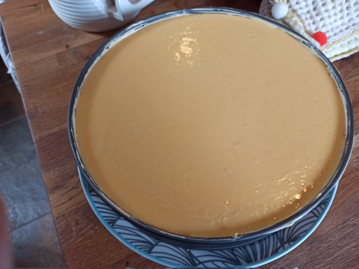 Dark_KnightUK's tweet photo. So this week I made a mango #cheesecake the first time I tasted nice but didn't hold form that well, so I made it again with some adjustments and I have to say it has turned out very nice indeed! Working with fruit does make it more difficult!
#stuffmyface #desserts https://t.co/WxOVop9wMt