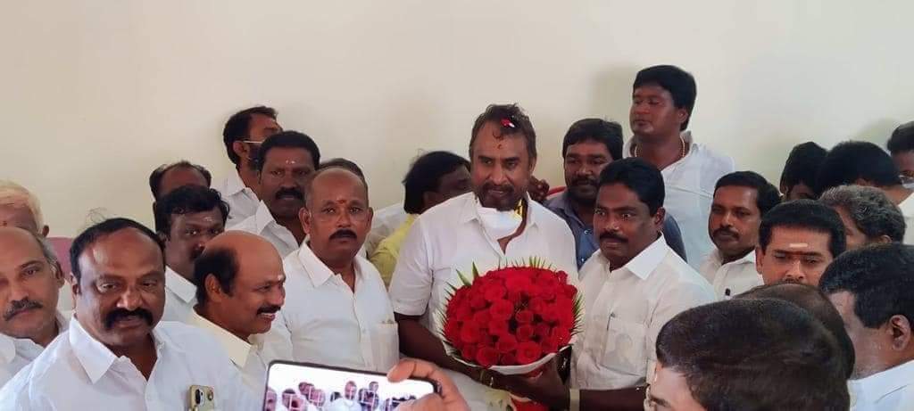 shekarqc77's tweet photo. கழக தலைமை நிலை செயலாளராக பொறுப்பேற்றிருக்கும் திரு #எஸ்_பி_வேலுமணி எம்எல்ஏ அவர்களுக்கு திருவள்ளூர் மத்திய மாவட்ட கழகம் சார்பில் வாழ்த்துக்களை தெரிவித்த திரு. #P_Benjamin மற்றும் பூவிருந்தவல்லி முன்னாள் சட்டமன்ற உறுப்பினர் திரு. #NSA_இரா_மணிமாறன் Ex MLA ���கியோர்..... https://t.co/hTjYq9aDER