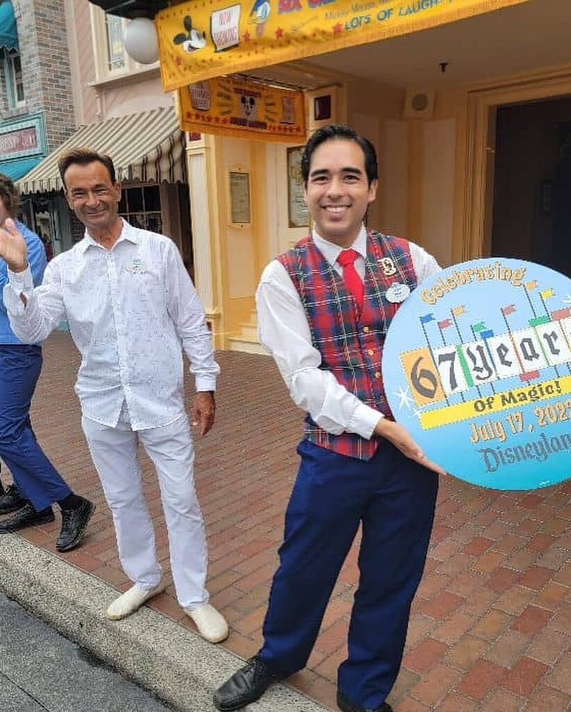 MouseWait's tweet photo. Happy #67years, #disneyland! Happy #castmembers on #mainstreetusa waving. pc uscdisneyteacher &amp; goofygal #mousewait https://t.co/OGgwSqR6po https://t.co/zG9eTcn3OP