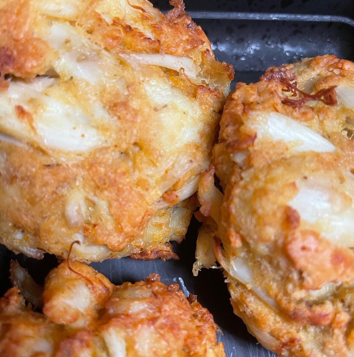 LisaFranceCNN's tweet photo. How it started β‘οΈ How it's going. #crabcakes π¦ β€οΈ #LisasKitchen https://t.co/WuRpPtGhXs