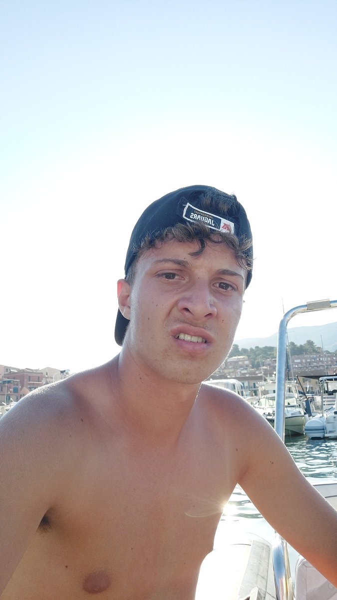 LeG0TT0SL3G1T's tweet photo. @ColiVittorio Il sole bacia chi suda...e lavora
#getbackonwork #enjoyurlife https://t.co/XpnrCbdkBF