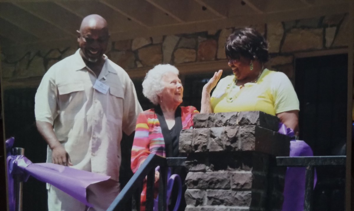 rechpauline's tweet photo. My brother, John of this British Mother who impacted my life while in prison-whose children allowed us the honor & privilege to Care for until her passing months ago surprised us with this picture on canvas. #missingyou #mybestfriend #WendyHatcher #maw #thankful https://t.co/9lvZAfVyWe
