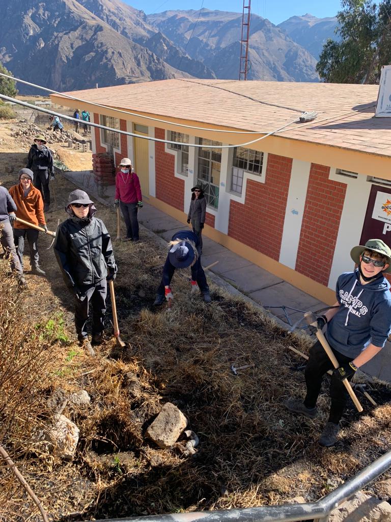 campperu's tweet photo. Another part of the project at the medical center is to build a greenhouse for it to be a project for the elderly people of the community of #CampColca 😊@CampsInt #dosomethingamazing https://t.co/GtJQwHQ6iZ