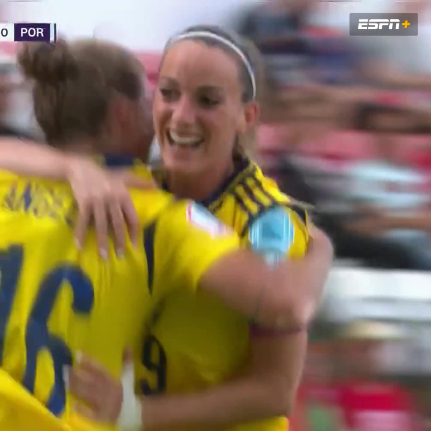 A brilliant set-piece goal puts Sweden up 2-0 🇸🇪

Filippa Angeldal's second goal of the match!”