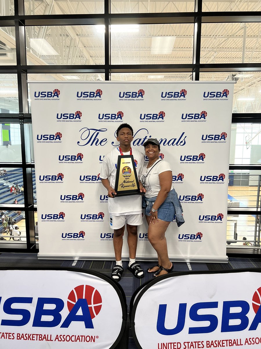 scbasketballmom's tweet photo. #USBANationals basketball tournament in Charleston, SC!!! #RockHillBallers 16u finished Runner up!! I enjoyed watching and cheering on a great group of young boys. I know the object of the game is winning…but I was most proud of how well they played together…as a TEAM🏀👏🏽🙌🏽!!! https://t.co/Fm9duxzX1P