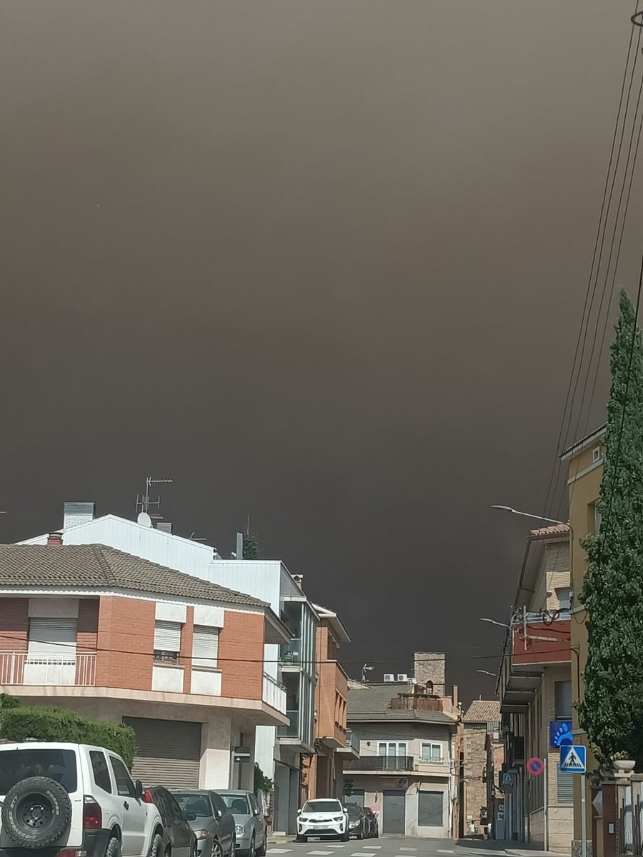 ajsantpedor's tweet photo. ⚠️ Incendi al Bages⚠️ 

Es prega a tota la població que no es desplaci a les zones properes a l’incendi per facilitar les tasques dels serveis d’emergències.

🙏🏼🙏🏼🙏🏼 https://t.co/SxwWmFVZZc