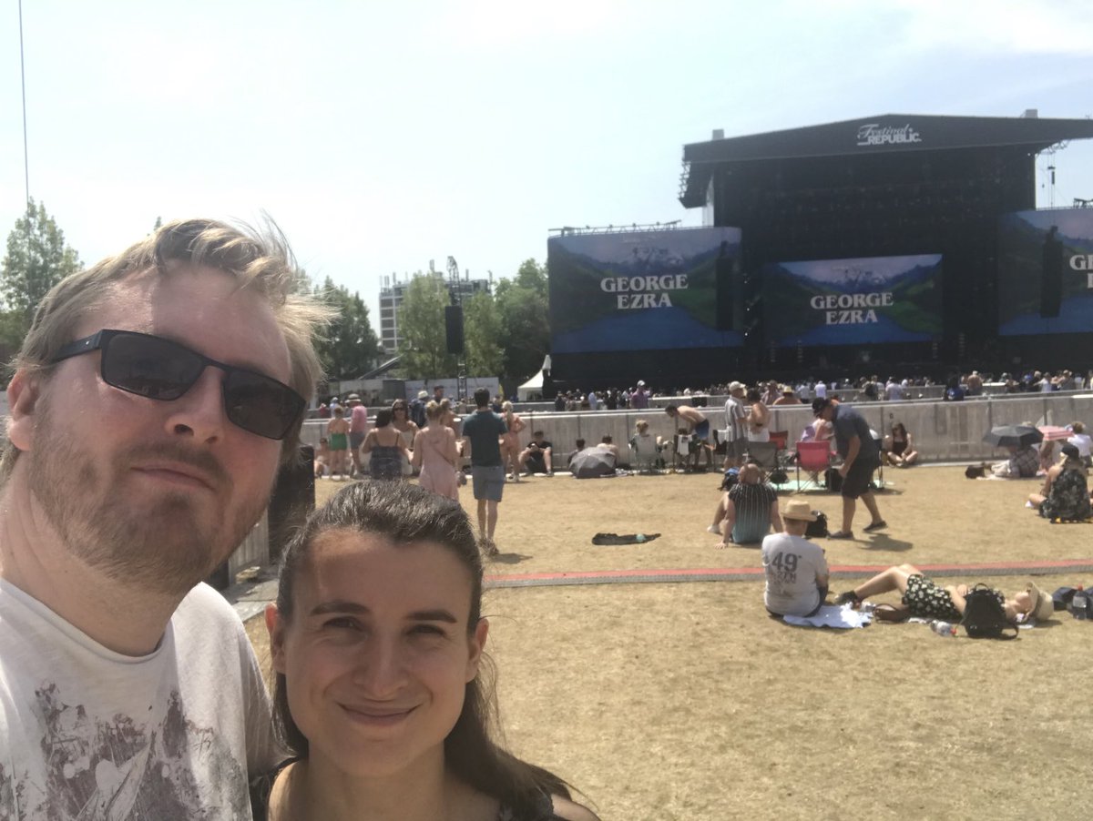 Tibseo's tweet photo. Can’t wait for George! Hi everyone! We love you all. #goldrushkid ⁦@george_ezra⁩ https://t.co/0HwudByOOi