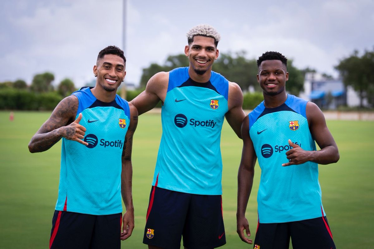 FCBarcelona_es's tweet photo. Vaya tres https://t.co/rm6f82785H