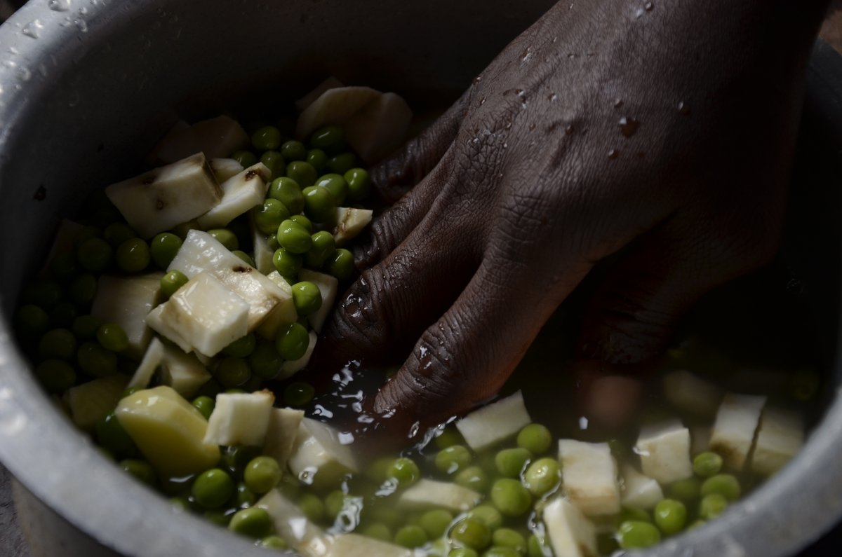 SENE_TZ's tweet photo. Meet our Chef! The magician in the kitchen at the Mbahe Farm #farmtotable #chef #SENE https://t.co/WFvZWXZom4