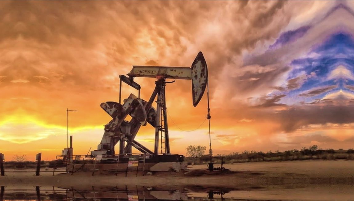 bryanrgrimes's tweet photo. Pumpjack in my hometown of Denver City, Texas.
A pumpjack is always working. Hot weather. Cold weather. Windy days. Perfect weather. It never stops working.
This is West Texas. This is #PumpjackMentality.
This is @TexasTechFB https://t.co/DdX5BAR63h